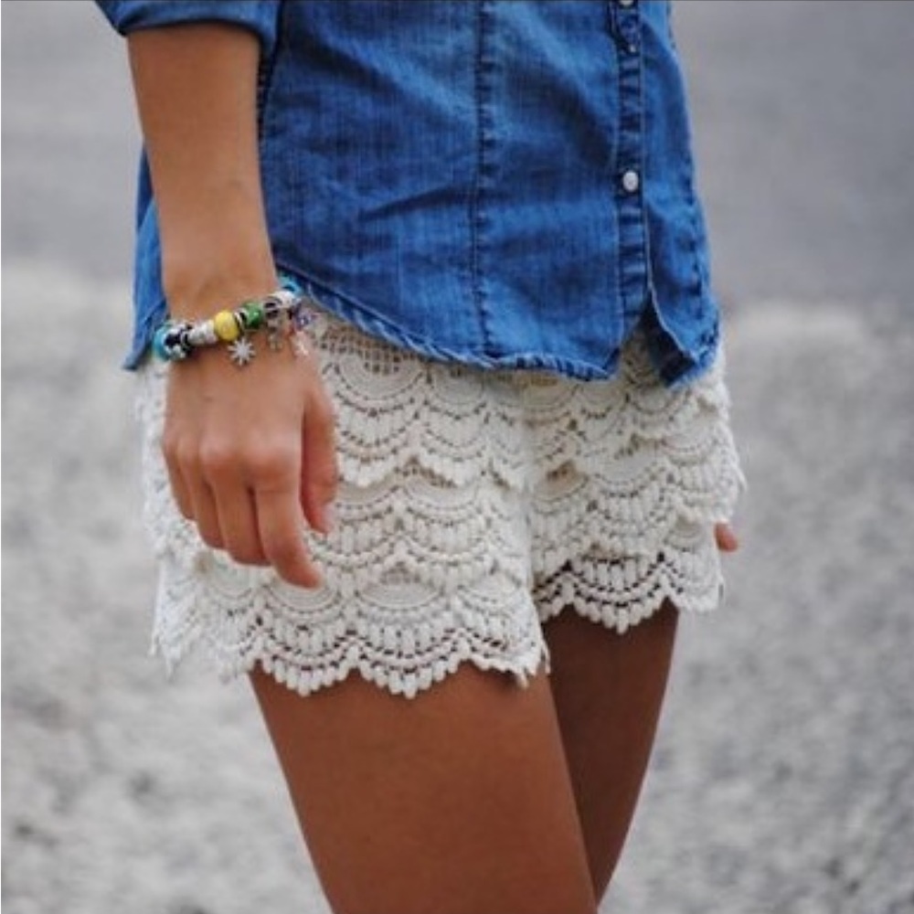 UO Kimichi Blue Boho Crochet Lace Overlay Shorts - Size 4